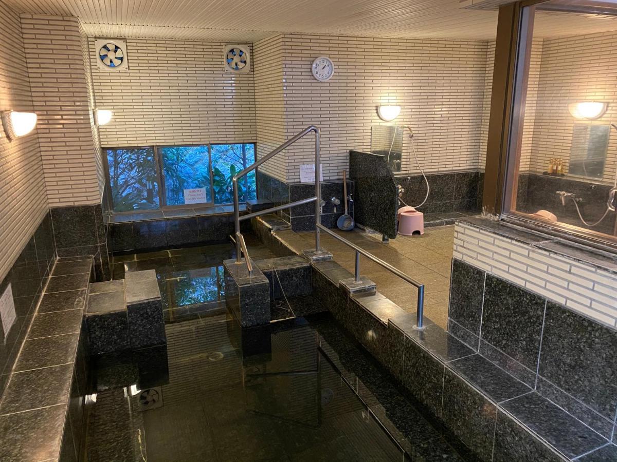 Atami Onsen Guest House Megumi Bagian luar foto